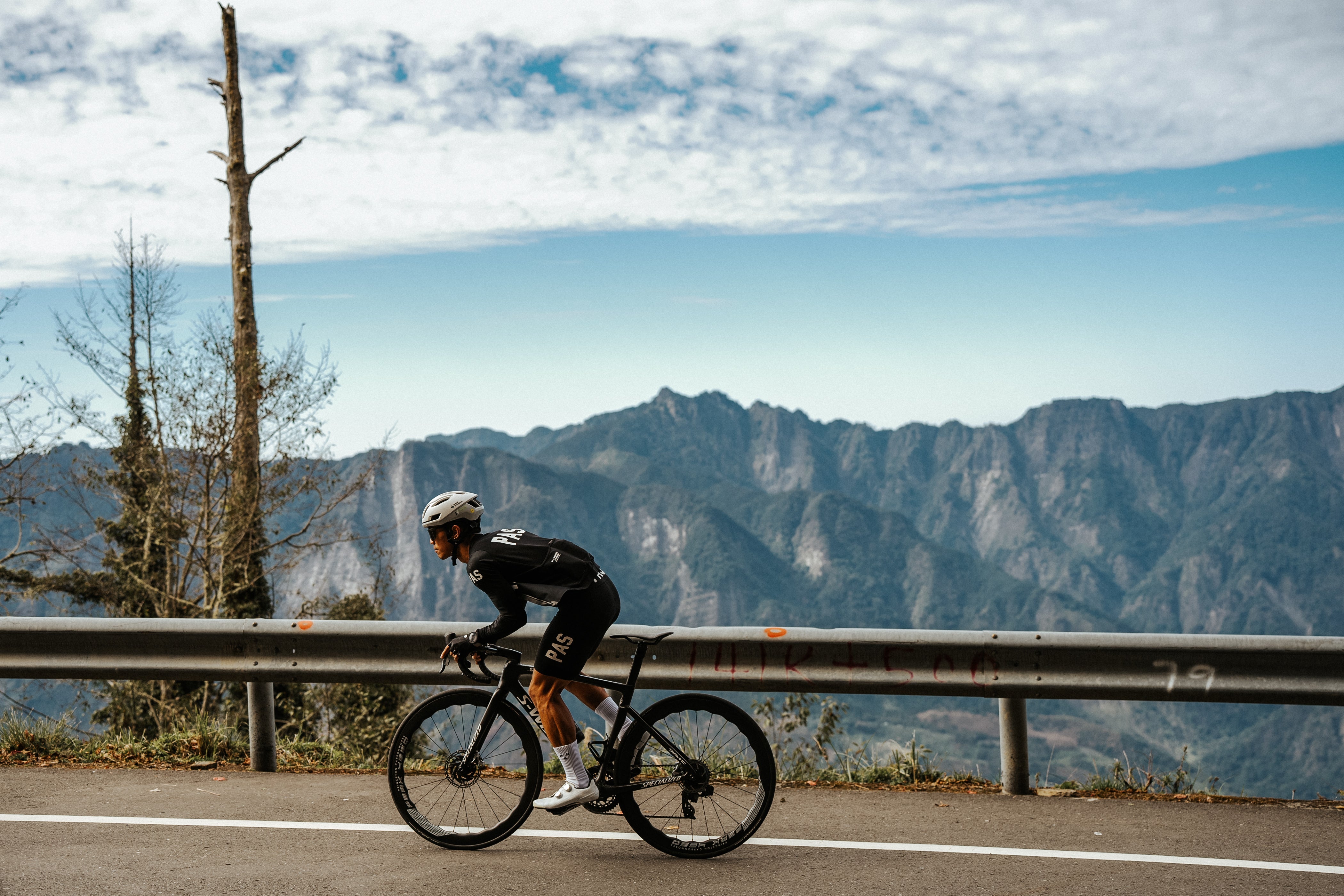 How to Dress for Cycling in Hot, Tropical Weather